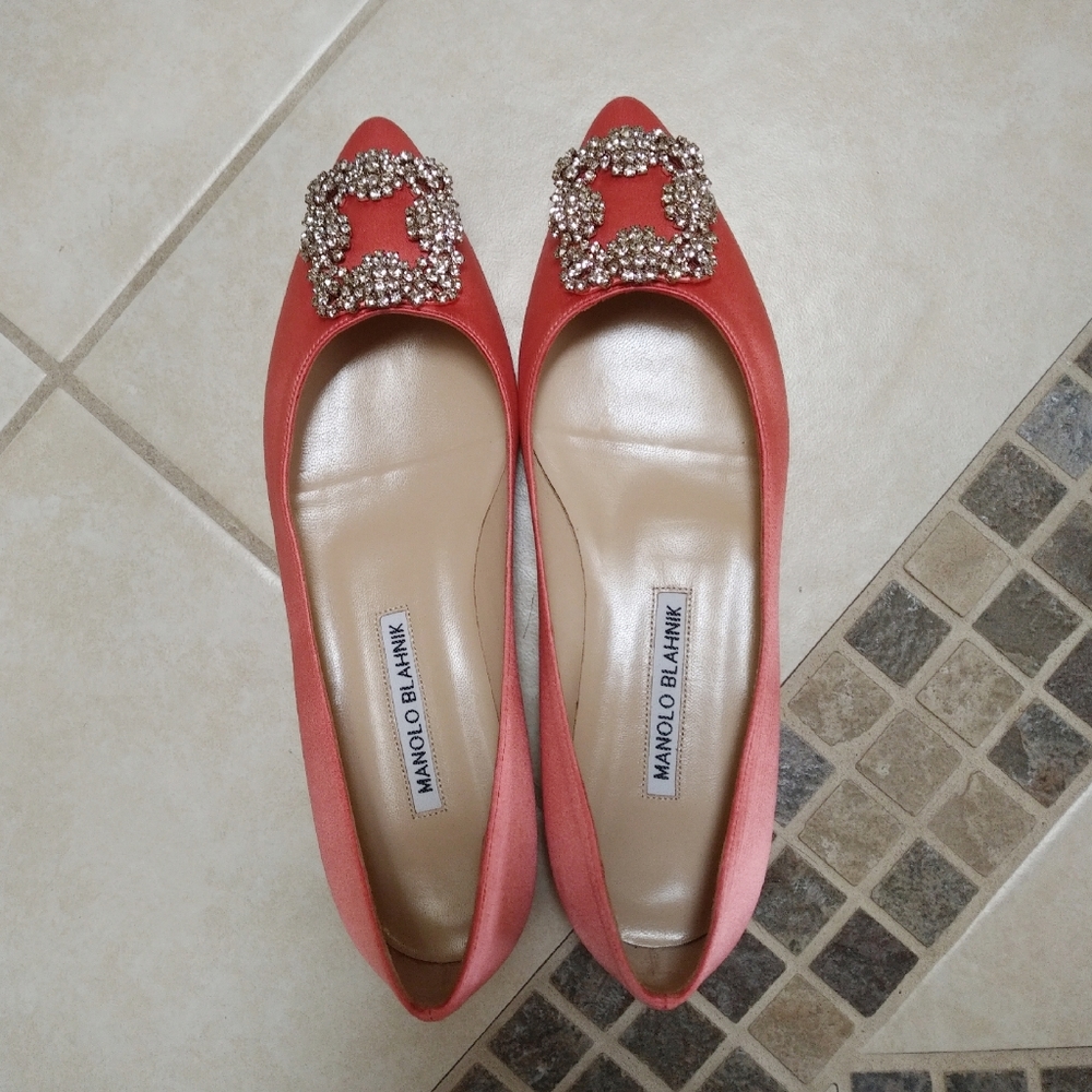 NWOT Manolo Blahnik Hangisi Flats